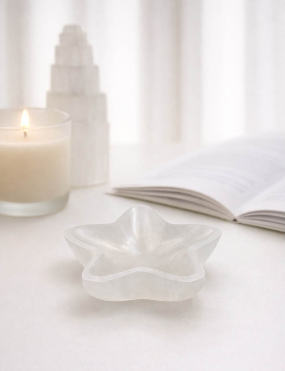 Bol de selenita natural en forma de estrella – pieza decorativa