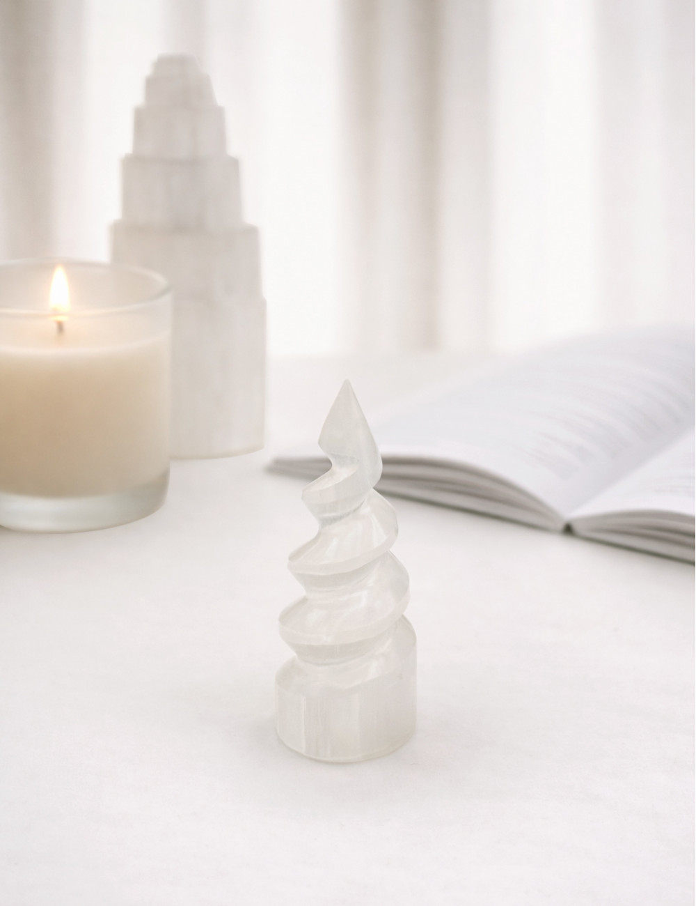 Torre de selenita natural en forma de espiral – tamaño pequeño