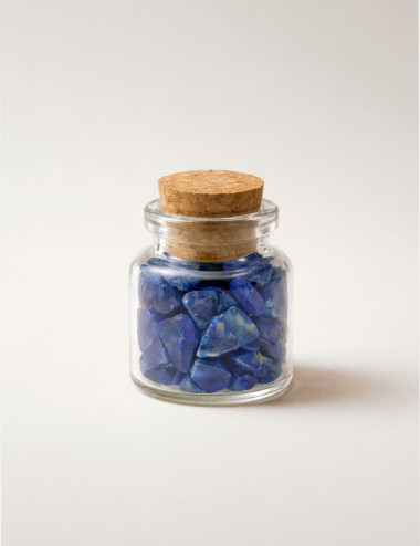 Chips de Lapislázuli pulido natural presentado en un frasco mini de cristal con tapón de corcho