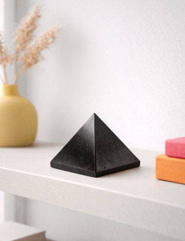 Pirámide de Turmalina negra natural