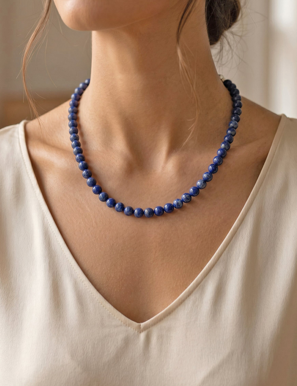 Collar de Lapislázuli natural con bolas de 8 milímetros – muestra de uso
