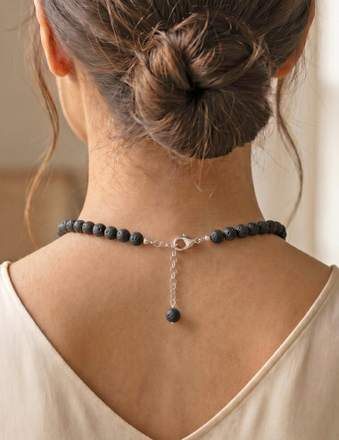 Collar de Lava volcánica natural en bolas de 8 milímetros y plata - Muestra de uso