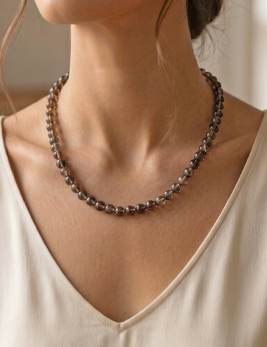 Collar de Cuarzo ahumado natural en bolas de 8 milímetros y plata - Muestra de uso