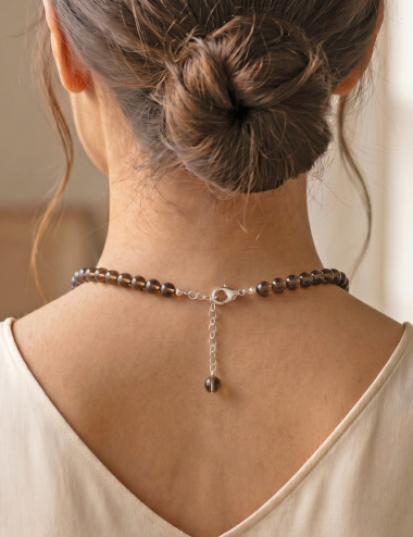 Collar de Cuarzo ahumado natural en bolas de 8 milímetros y plata - Muestra de uso