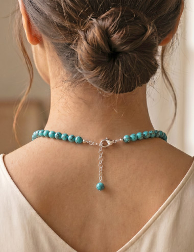 Collar de Turquesa natural en bolas de 8 milímetros y plata - Muestra de uso