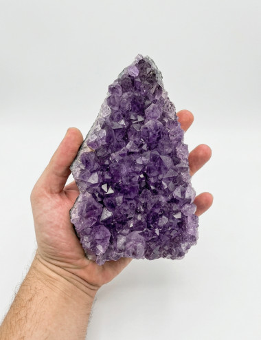 Drusa de amatista natural de Uruguay con base de metacrilato - imagen de frente.