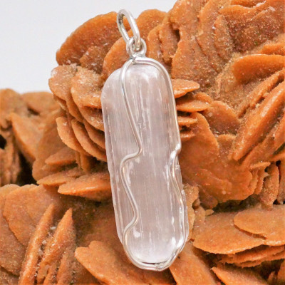 Colgante de Selenita y plata 1ª ley