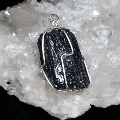 Colgante grande de Turmalina Negra y plata de 1ª ley